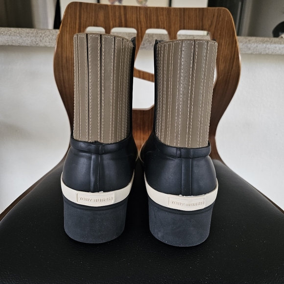 TORY BURCH BLACK HURRICANE RUBBER ALL WEATHER RAIN ANKLE BOOTS NWT - Picture 6 of 14